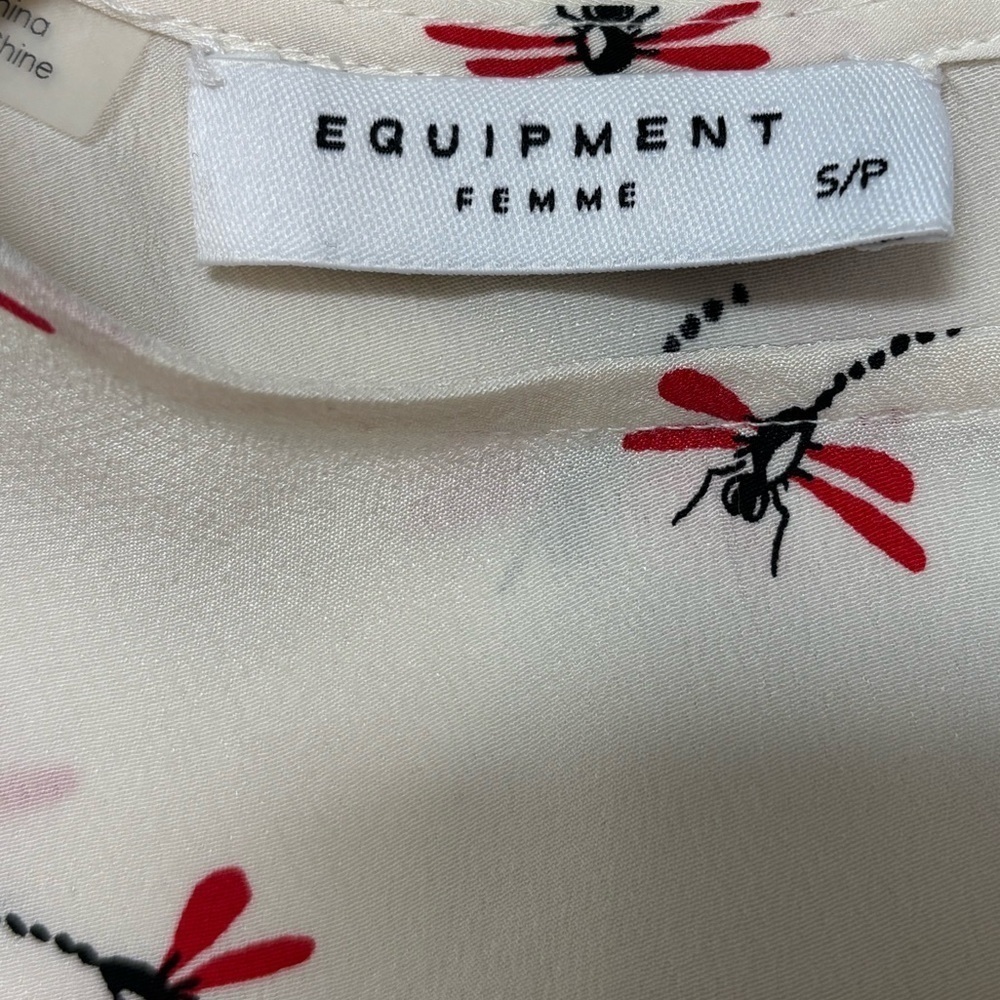 Equipment Femme “Lyle” 100% Silk Sleeveless dragonfly allover printed blouse 🖤 - Picture 6 of 10